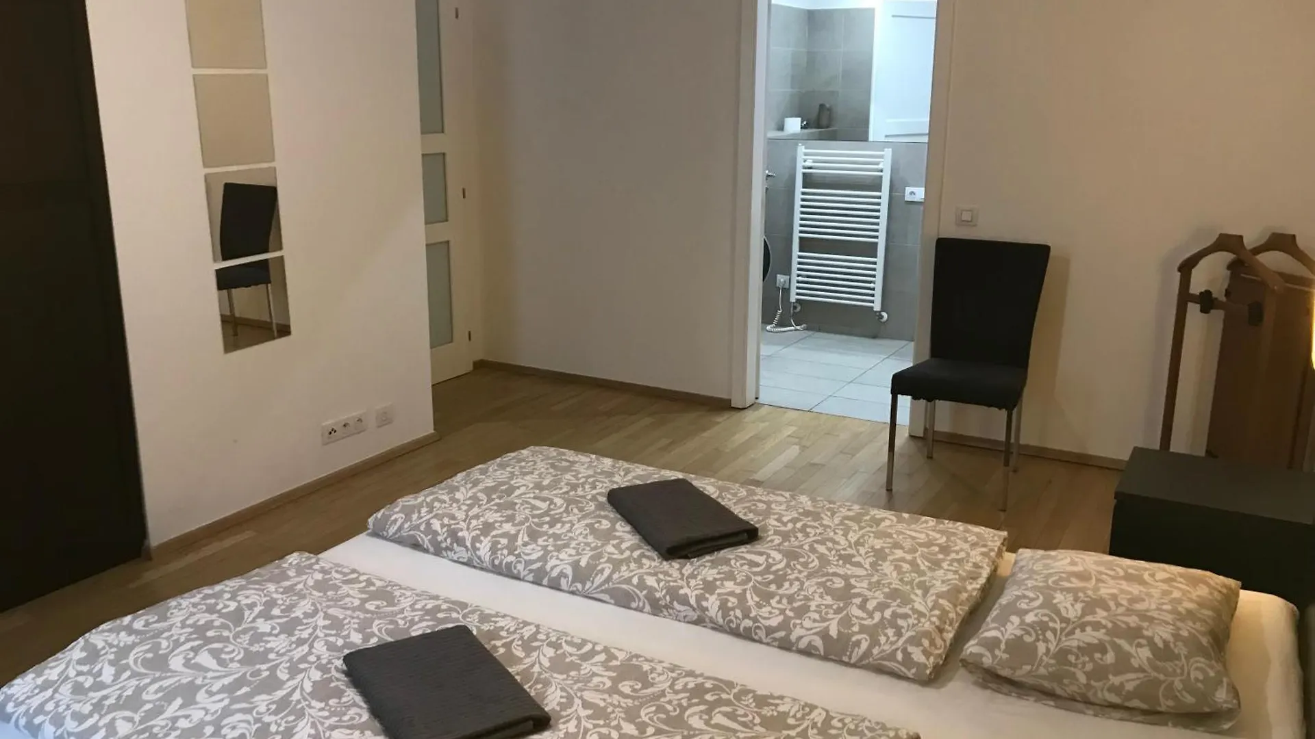 B&B Krocinova براغ 0*,
